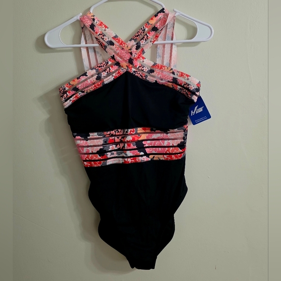 Elegant Black and Pink One Piece with Criss-Cross Halter - Picture 7 of 7
